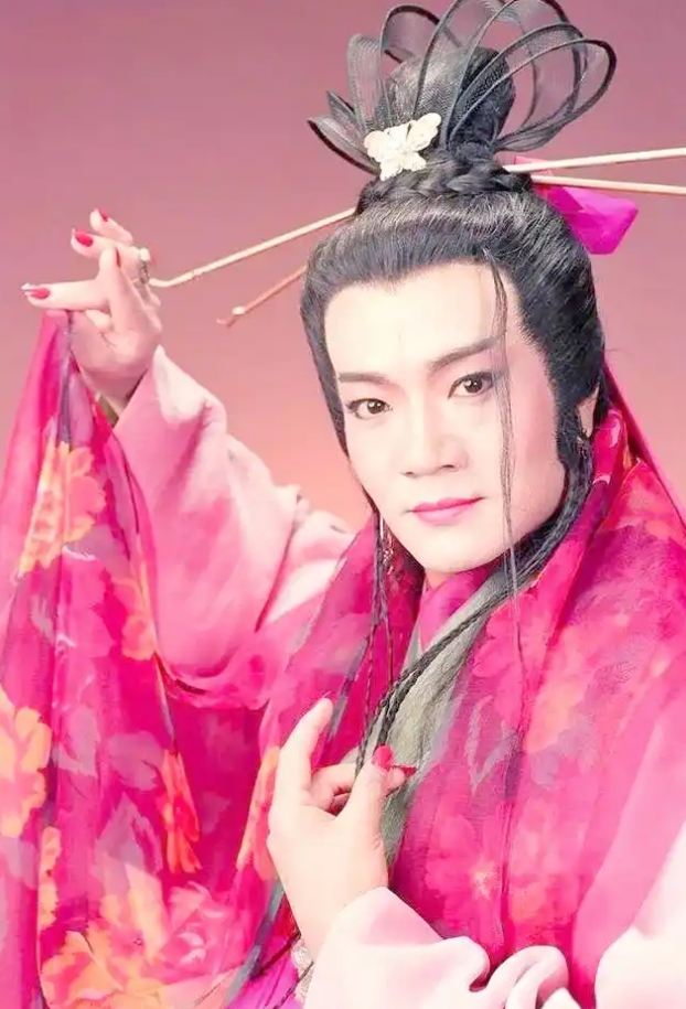 撸振顺扮演东方不败